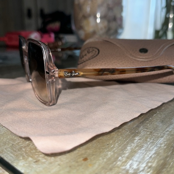 Ray Ban Square II polished transparent pink sunglasses. Case included. - Picture 4 of 9